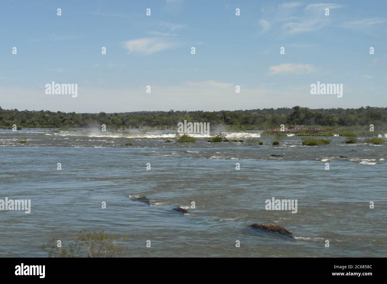 Schöne Natur von Brasilien: Wasserfälle Iguazu. Viel Wasser, Sonne und Glück Stockfoto