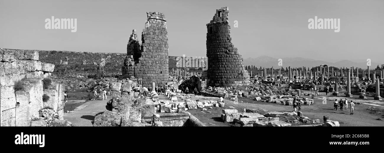 Römisches Tor in der antiken Stadt Perge, Provinz Antalya, Türkei Stockfoto