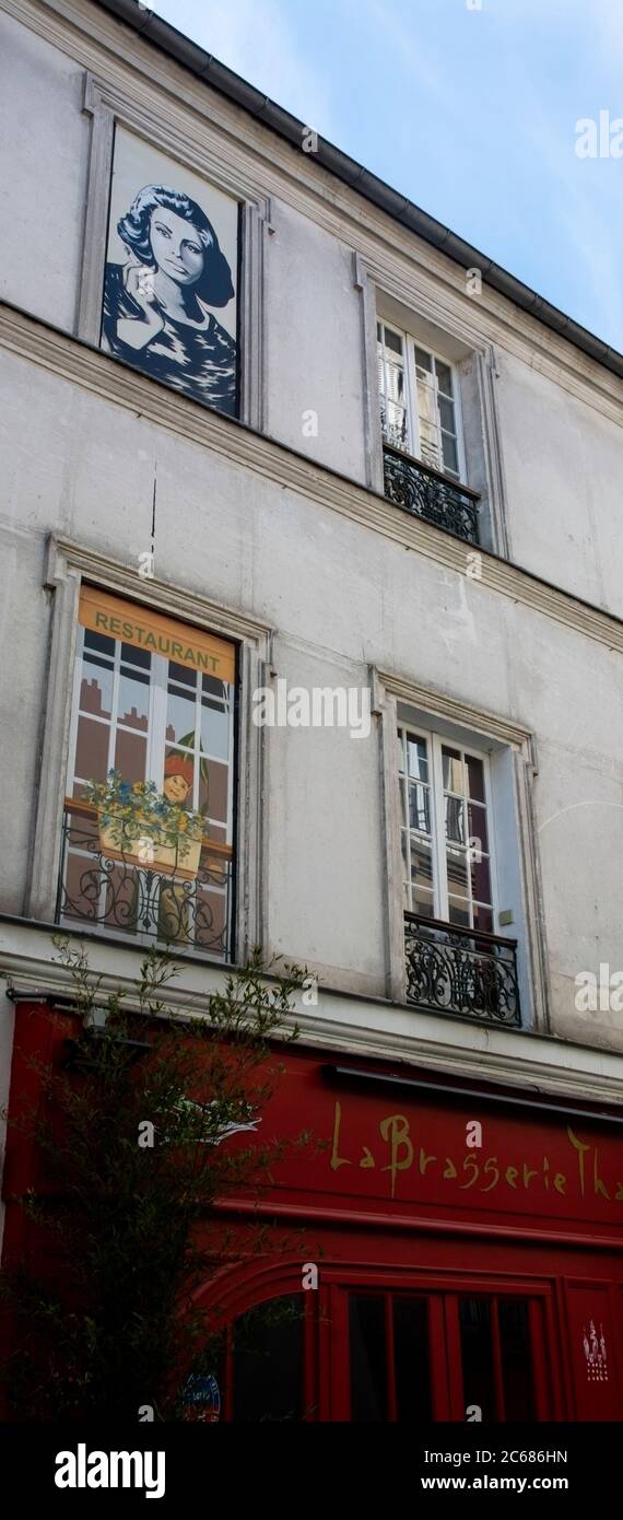 Café-Gebäude Fassade in Montmartre, Paris, Frankreich Stockfoto