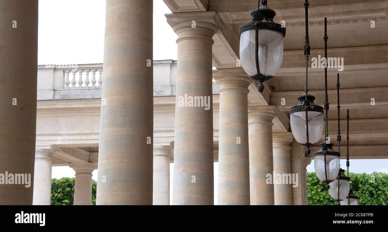 Ansicht von Lampen und Säulen, 9. Arrondissement, Paris, Frankreich Stockfoto