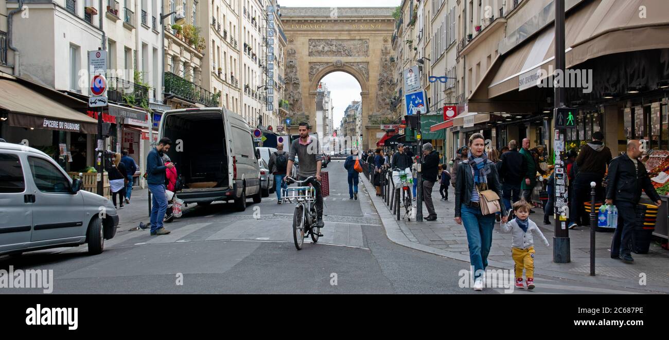 Blick auf Porte Saint-Denis, 10. Arrondissement, Paris, Frankreich Stockfoto