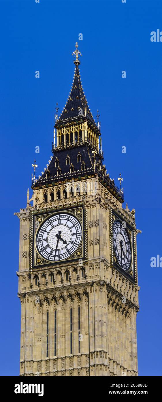 Big Ben aus dem unteren Winkel, London, England gefangen Stockfoto