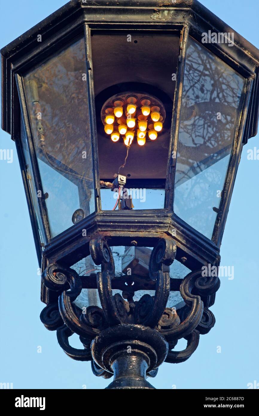 Niedrige Ansicht der Laterne, London, England Stockfoto