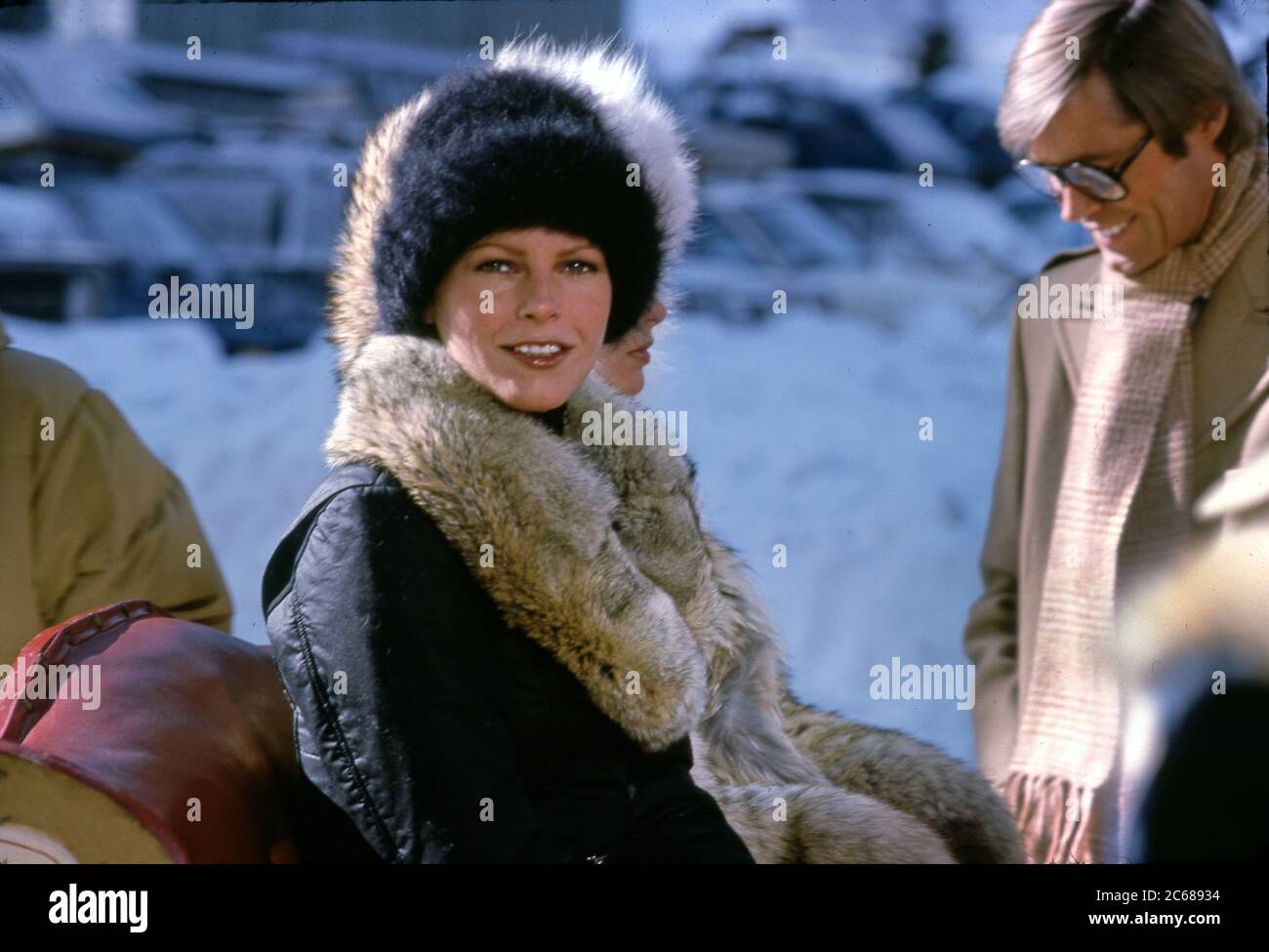 Schauspielerin Cheryl Ladd filmt eine Folge der Hit-TV-Show Charlies Angels in Vail, CO um 1978 Stockfoto