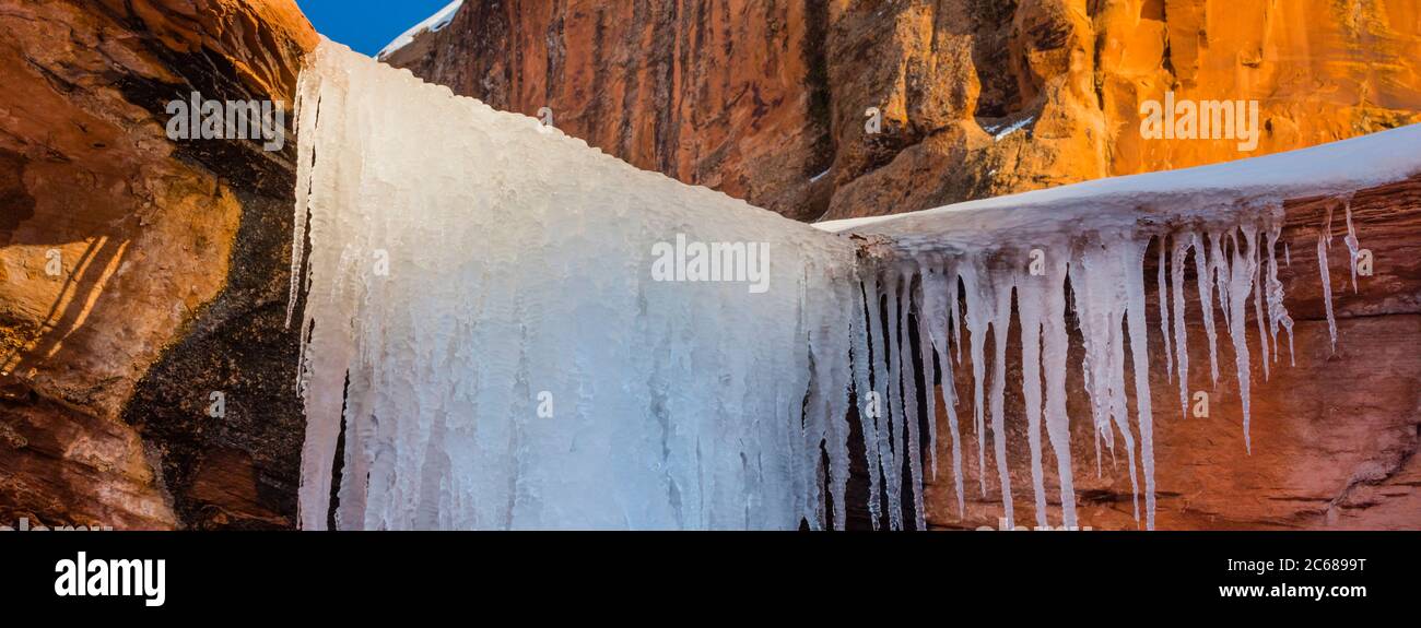 Blick auf den gefrorenen Wasserfall, Colorado Riverway Recreation Area, Moab, Utah, USA Stockfoto