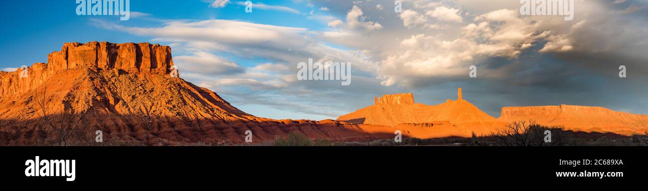 Blick auf Castle Rock Spire, Gallatin National Forests, Castle Valley, Utah, USA Stockfoto