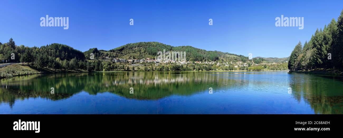 Saint Martial Dorf und See, Ardeche, Region Auvergne Rhone Alpes, Frankreich Stockfoto