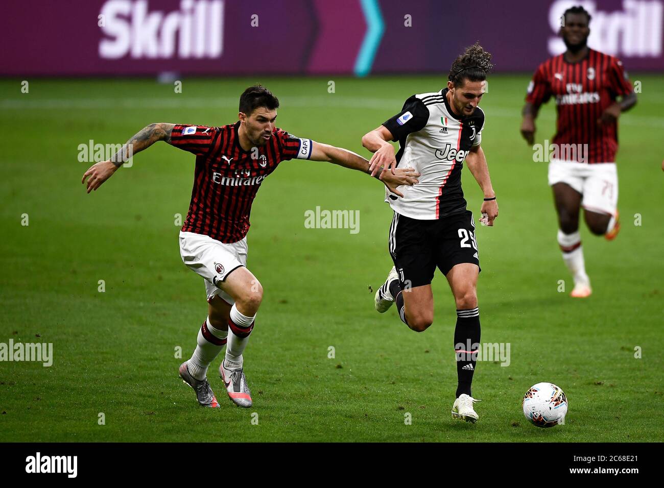 Mailand, Italien. Juli 2020. MAILAND, ITALIEN - 07. Juli 2020: Adrien Rabiot von Juventus FC erzielt ein Tor während des Fußballspiels der Serie A zwischen AC Mailand und Juventus FC. (Foto von Nicolò Campo/Sipa USA) Quelle: SIPA USA/Alamy Live News Stockfoto