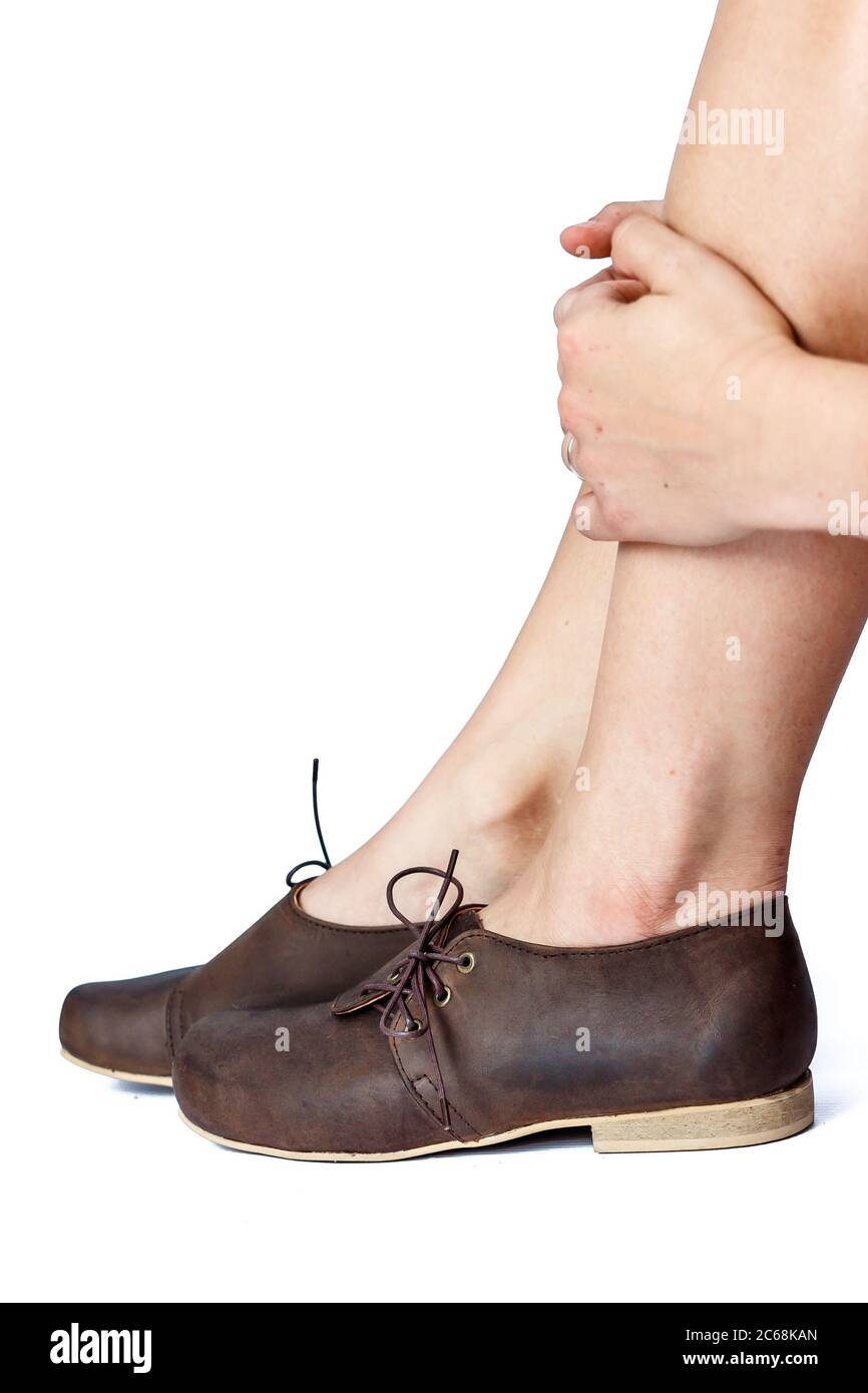 Damen braune Leder Vintage Schuhe isoliert Nahaufnahme Stockfotografie -  Alamy