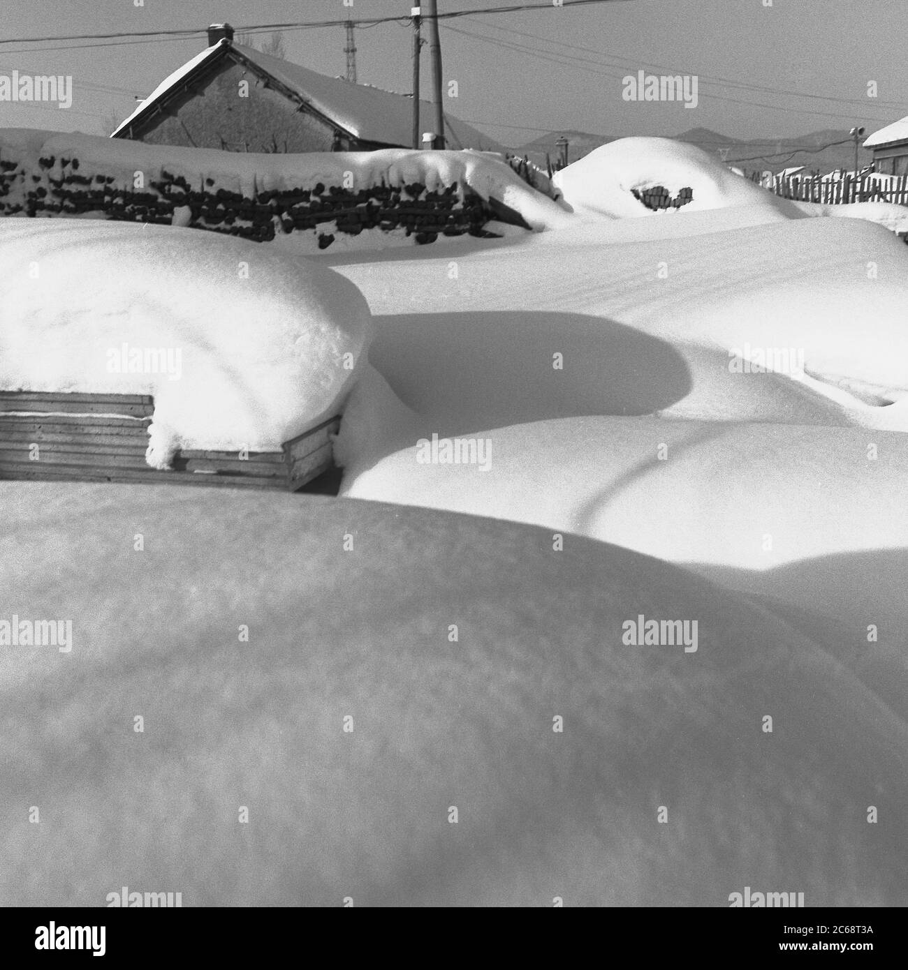 Mudanjiang nordöstlich Belagerung von Schnee schwarz und weiß Stockfoto