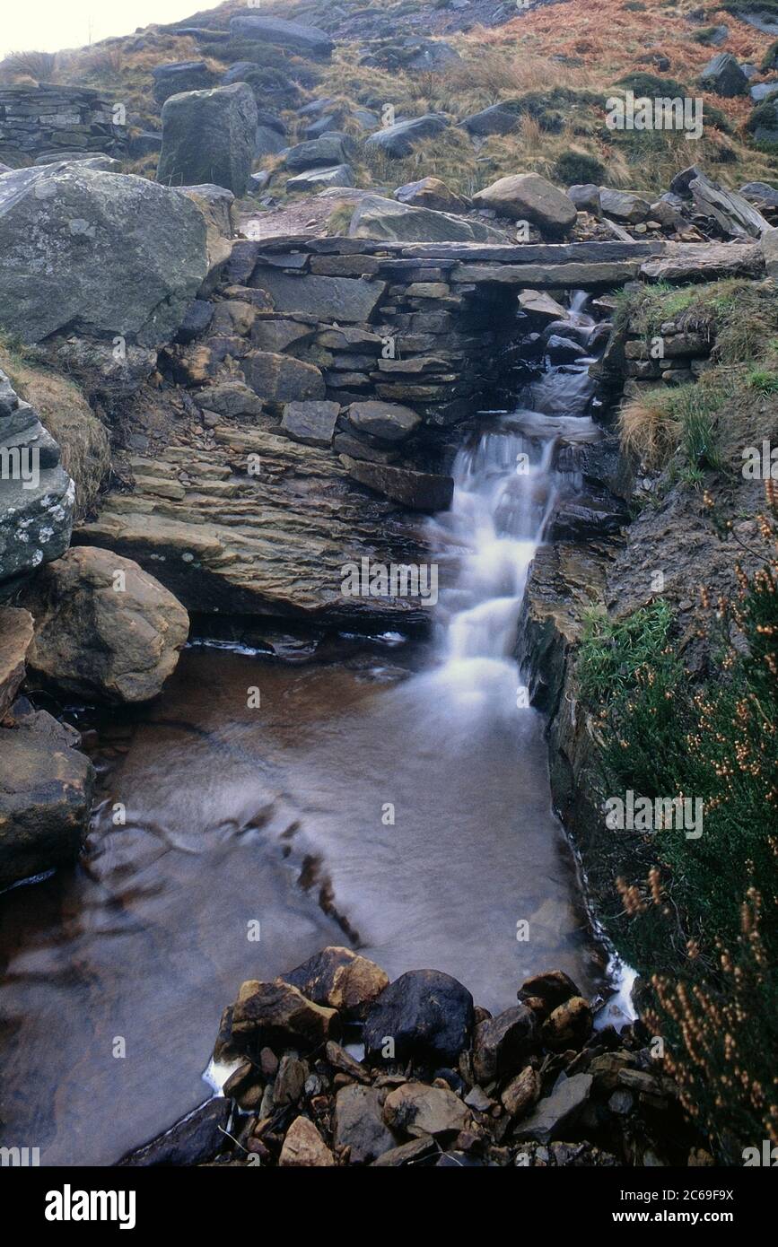 Die Bronte Bridge über South Dean Beck unterhalb des Bronte Wasserfalls bei Haworth, West Yorkshire, England, Großbritannien Stockfoto