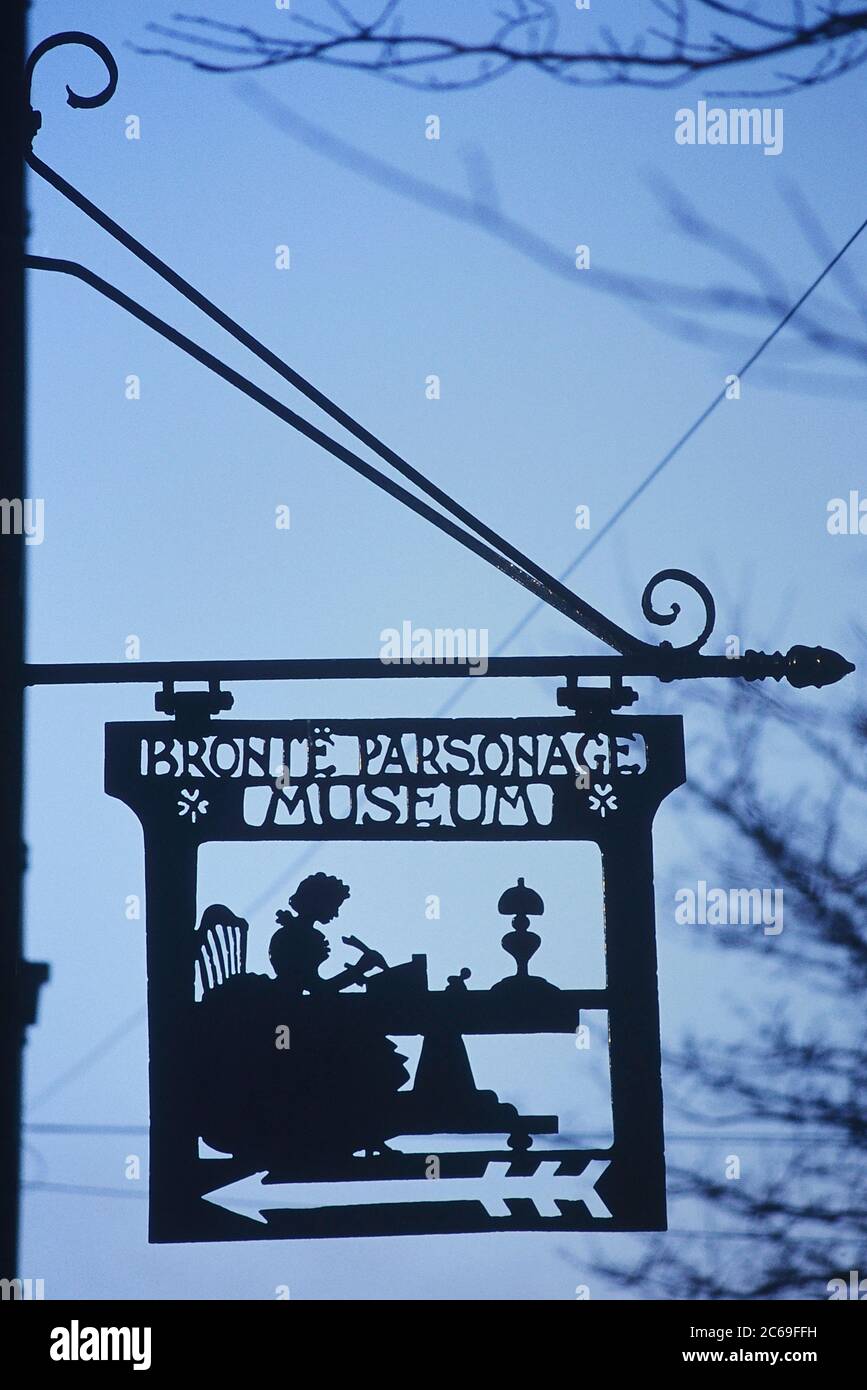Bronte Parsonage Museum hängendes Schild. Haworth, West Yorkshire. England. GROSSBRITANNIEN Stockfoto