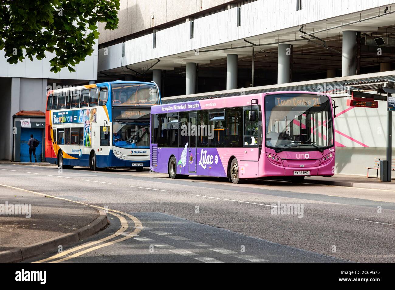 Billing Brook Road, und am Rande des Western Favell Shopping Centre von Northampton, England, Großbritannien. Stockfoto