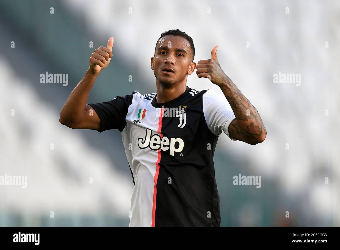 Turin, Italien - 04. Juli 2020: Danilo von Juventus FC Gesten während der Serie A Fußballspiel zwischen Juventus FC und Turin FC. Juventus FC gewann 4-1 gegen Turin. Quelle: Nicolò Campo/Alamy Live News Stockfoto