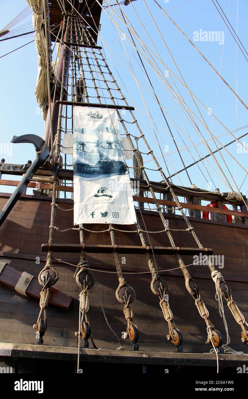 Takelage Detail auf der Nachbildung des Victoria-Schiffes eine Karacke und das erste Schiff, das den Globus umrundet, der in Santander festgemacht ist Stockfoto