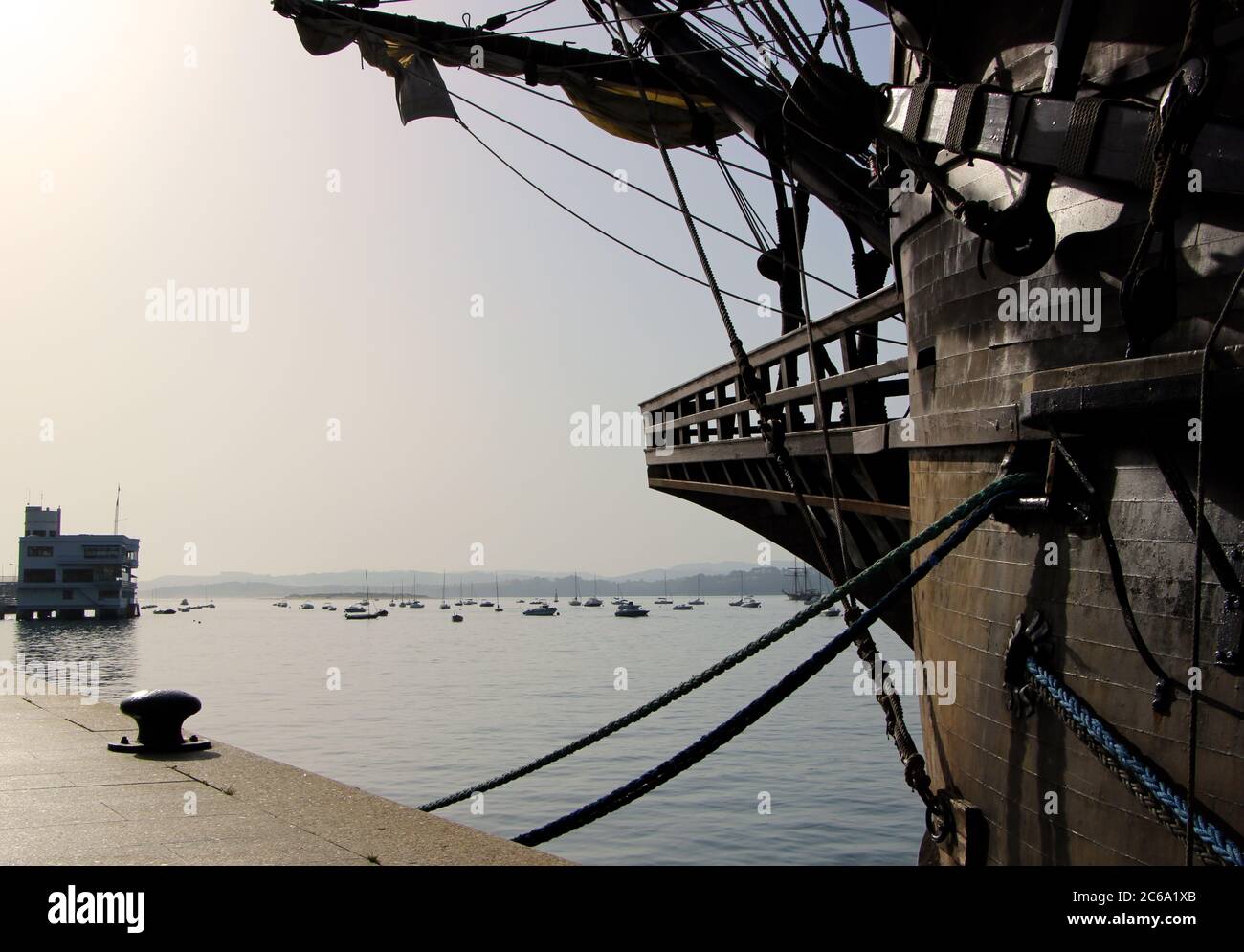 Bug der Nachbildung des Victoria-Schiffes eine Karacke und das erste Schiff, das den Globus umrundet, liegt in Santander Stockfoto