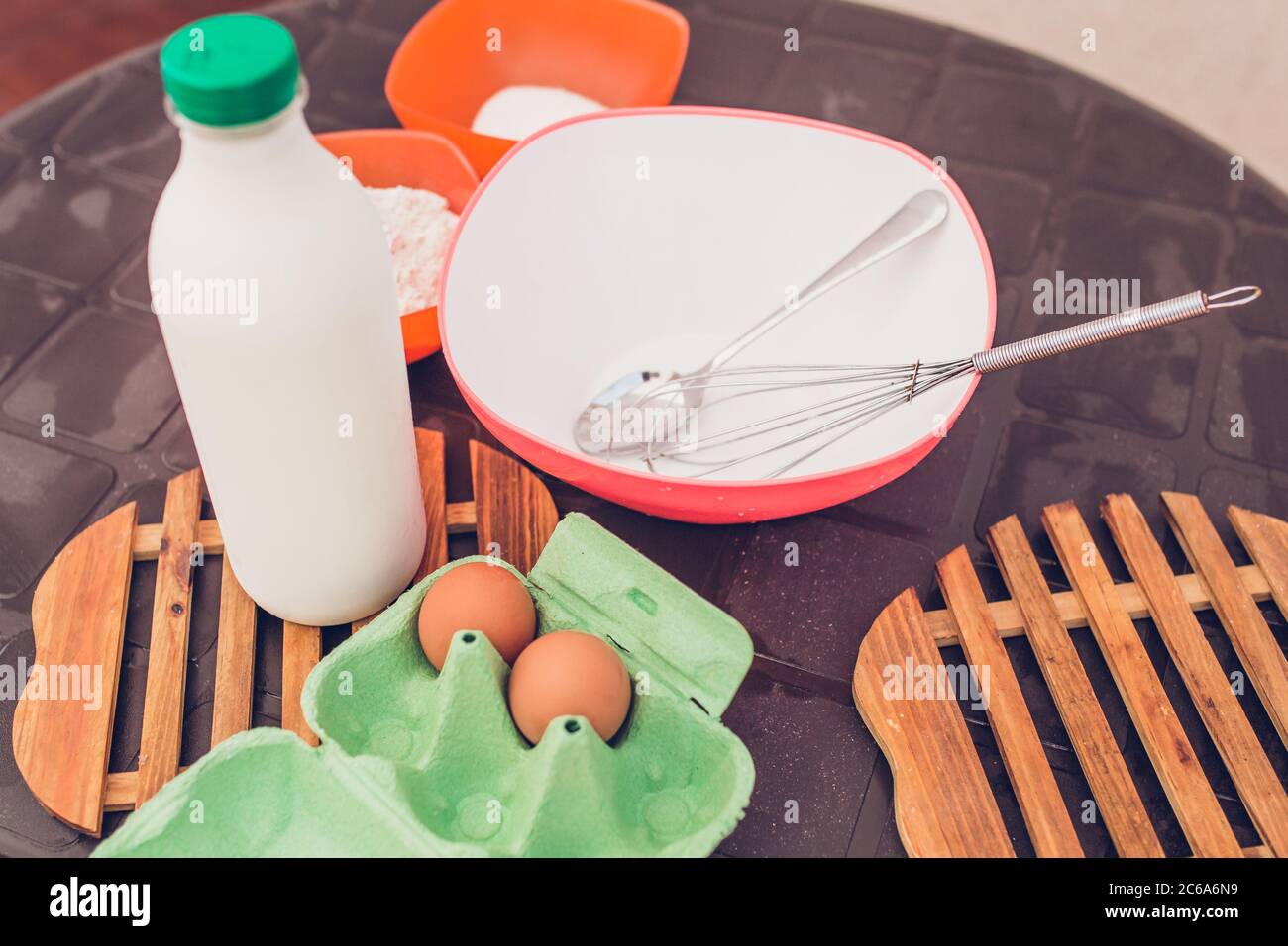 Ein einfaches Rezept für Pfannkuchen - Französisch Frühstück mit einem nahrhaften, nahrhaften Mahlzeit Stockfoto