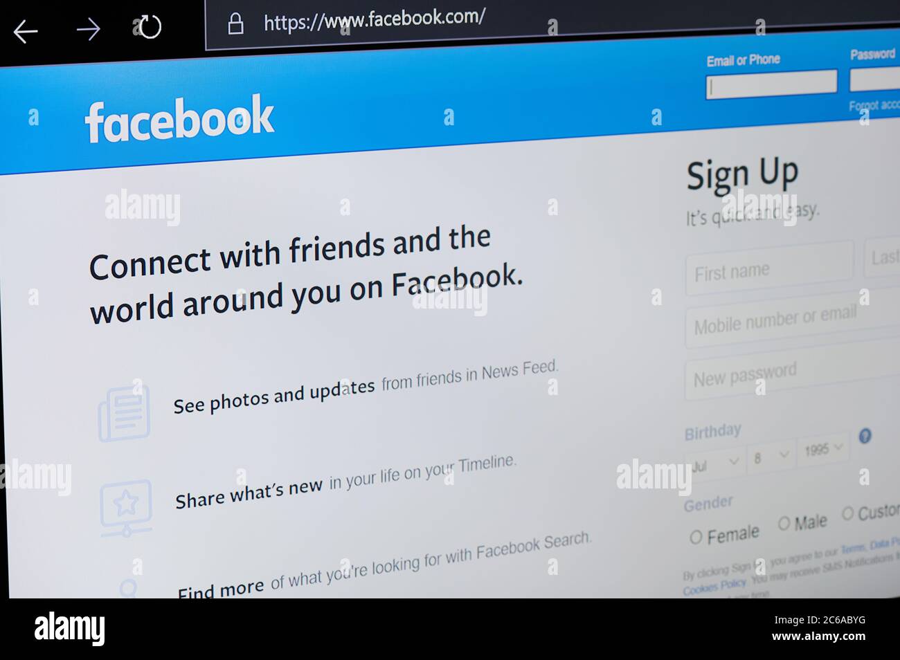 New-York , USA - 8. Juli , 2020: Registrieren Sie sich in facebook sozialen Netzwerk auf dem Bildschirm Nahaufnahme Stockfoto