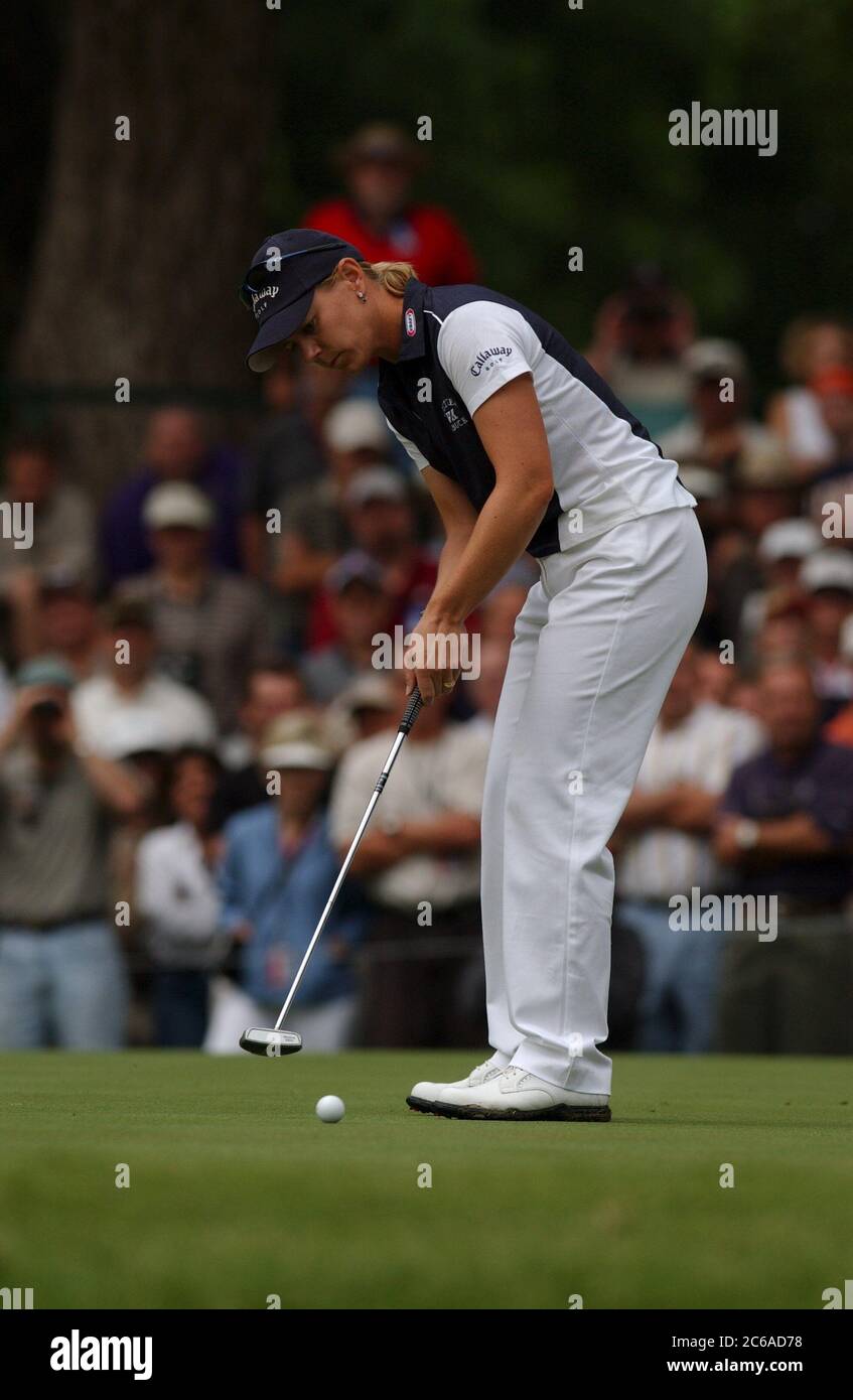 Fort Worth, Texas, USA, Mai 22 2003: Die schwedische Profi-Golferin Annika Sorenstam spielt in der ersten Runde des 57. PGA-Turniers im Kolonialstil als erste Golferin seit über 50 Jahren, die an der PGA-Tour für Männer teilnimmt. Sie hat die erste Runde über dem Par beendet. ©Bob Daemmrich Stockfoto