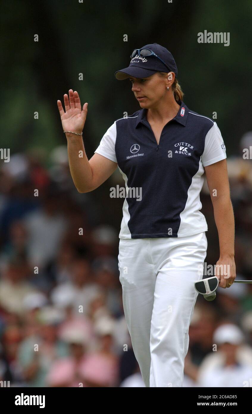 Fort Worth, Texas, USA, Mai 22 2003: Die schwedische Profi-Golferin Annika Sorenstam spielt in der ersten Runde des 57. PGA-Turniers im Kolonialstil als erste Golferin seit über 50 Jahren, die an der PGA-Tour für Männer teilnimmt. Sie hat die erste Runde über dem Par beendet. ©Bob Daemmrich Stockfoto