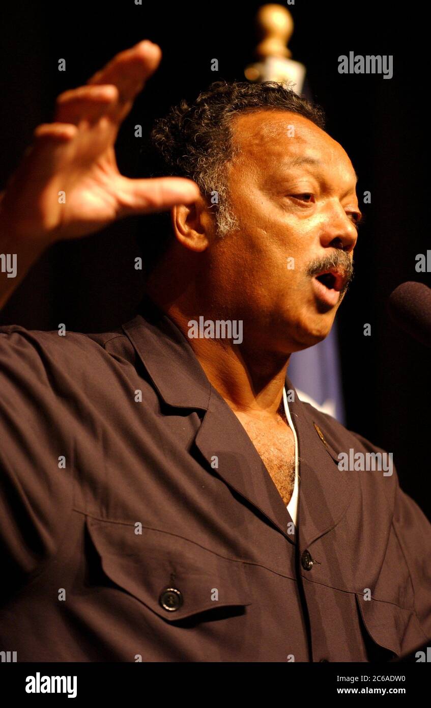 Georgetown, Texas, USA, 12. September 2003: Bürgerrechtsaktivist Rev. Jesse Jackson, Referat vor Schülern während einer Rede an der Georgetown High School. ©Bob Daemmrich Stockfoto