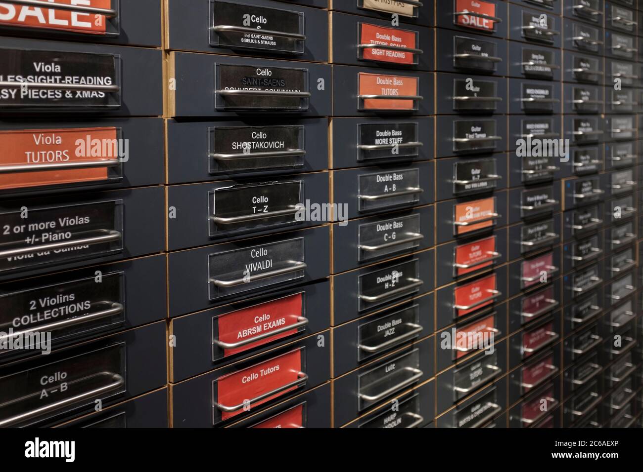 Notenbuch und Manuskripte in Ertrinker in Buchhandlung gespeichert. Stockfoto