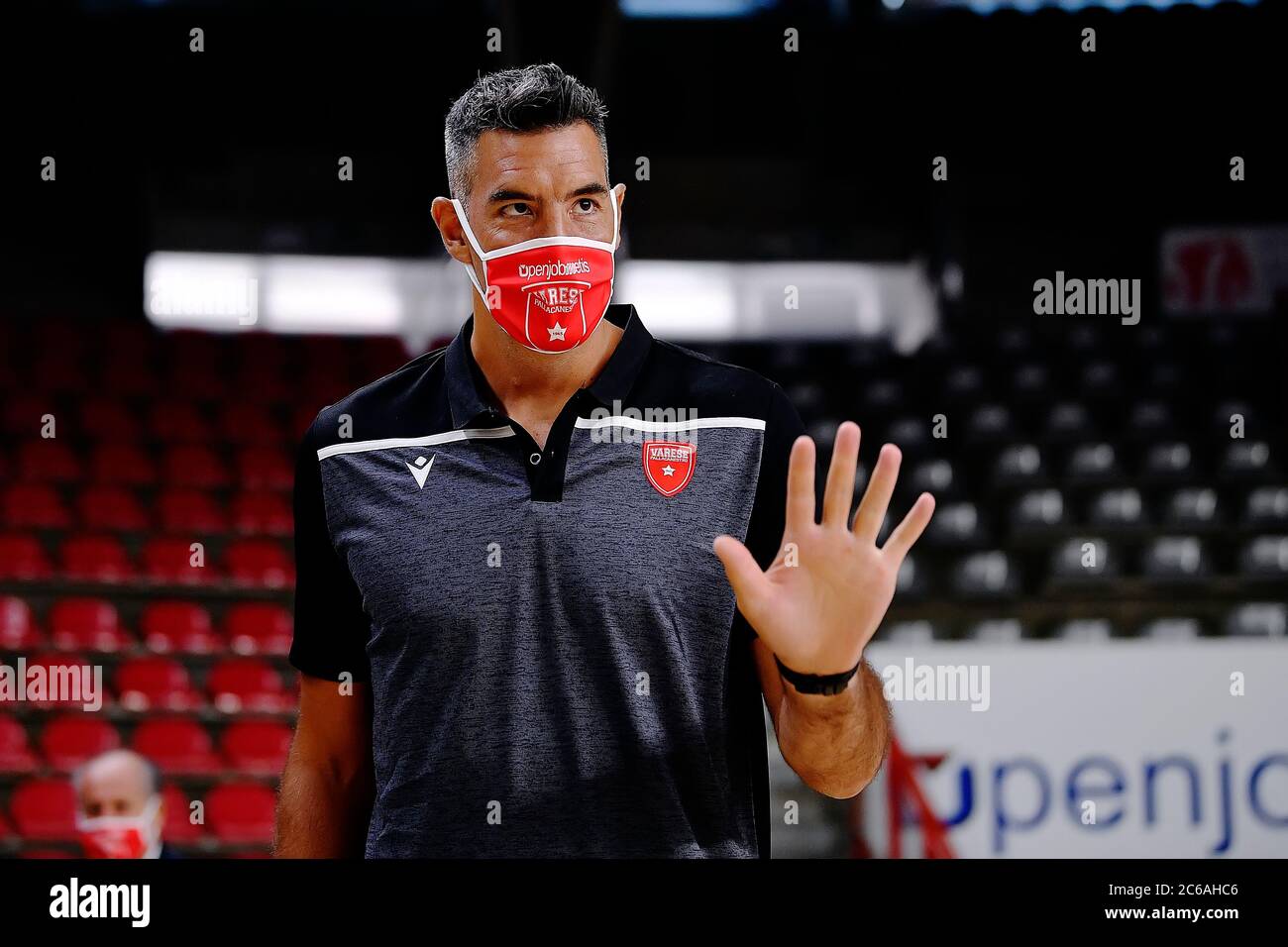 Argentinier Luis Scola von Pallacanestro Varese bei einer Pressekonferenz in seiner neuen italienischen Legabasket Serie A Team in Enerxenia Arena.Luis Scola nach Olimpia Milano wählt Varese Basketball in der letzten Saison vor seinen fünften Olympischen Spielen zu spielen. Stockfoto