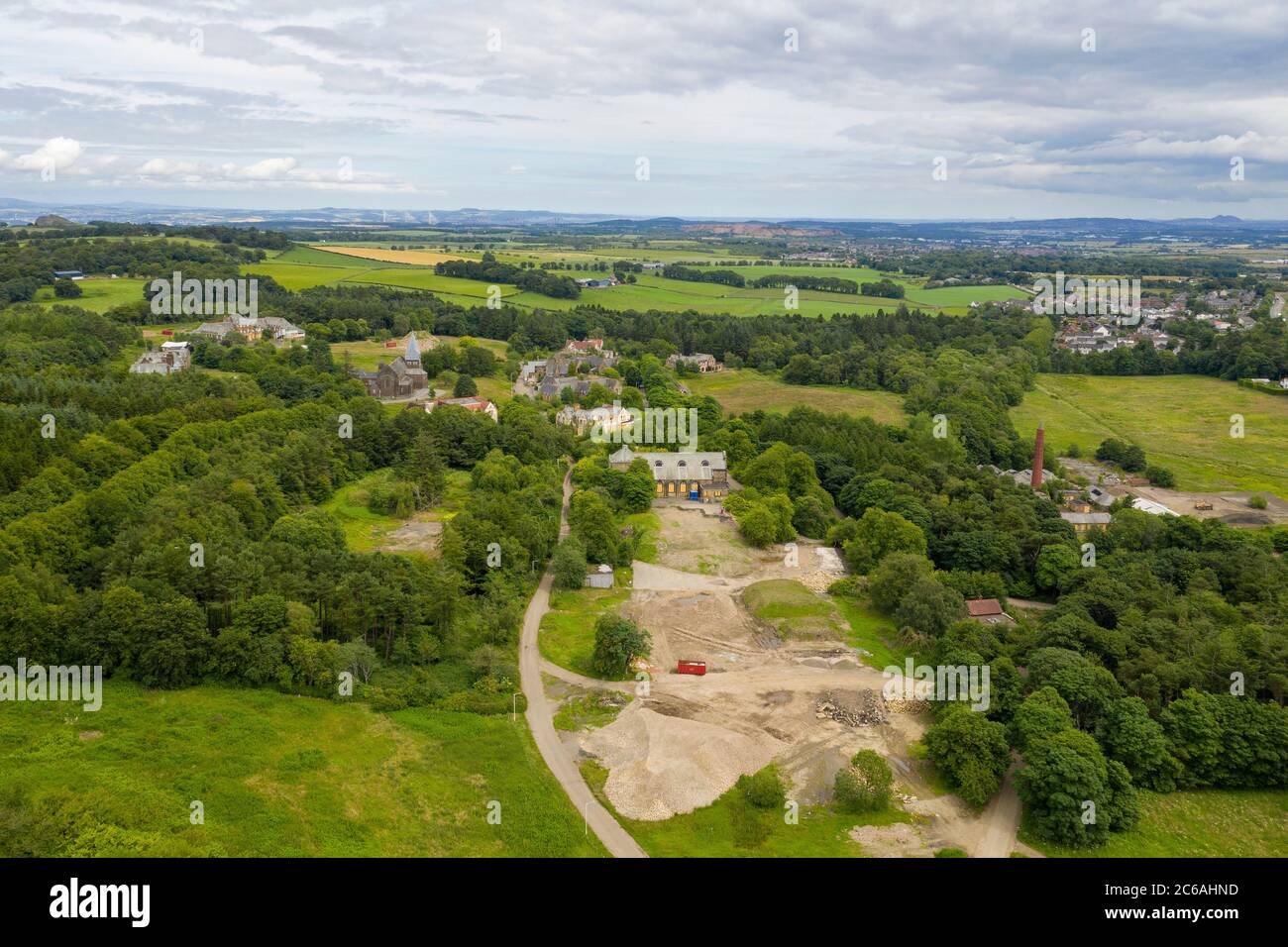 Luftaufnahme von Bangour Village, ehemaliges Psychiatric Hospital, West Lothian, Schottland. Das Gelände wird derzeit für die Wohnanlage umentwickelt. Stockfoto
