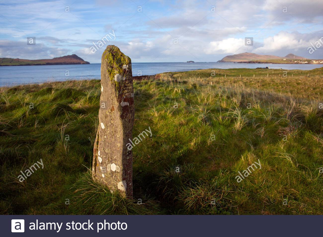 Ein Standstein entlang des Wild Atlantic Way in der Grafschaft Kerry Irland. Stockfoto