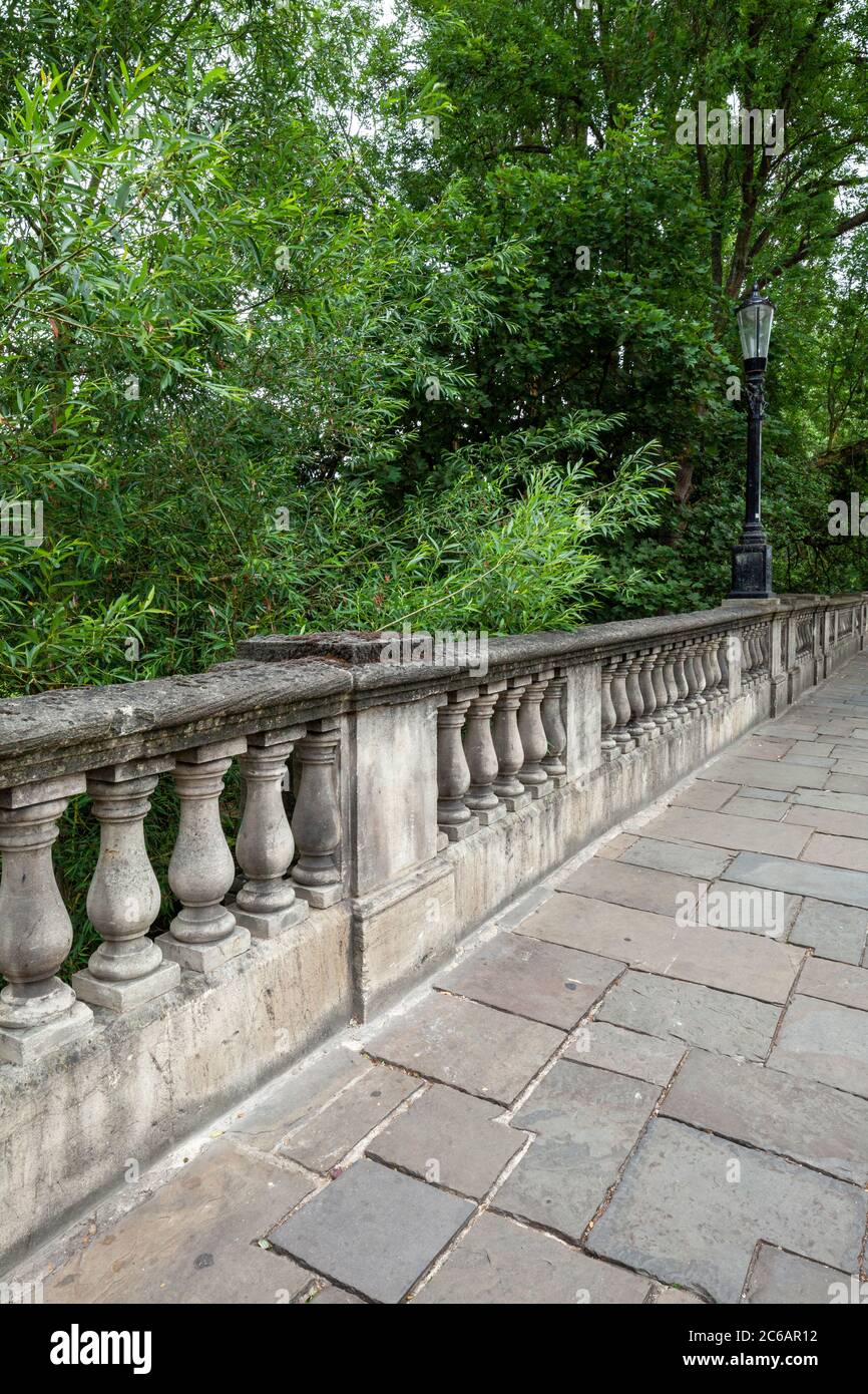 Die Baluster und architektonischen Details der Magdalen Brücke über den Fluss Cherwell in Oxford, England Stockfoto