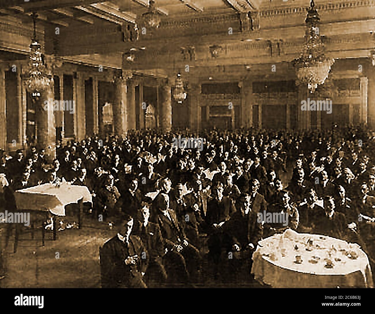 Ein gedrucktes Foto von 1920 Teilnehmern der prominenten Electrical Co-Operators Conference Province of Quebec, Kanada. (Vermutlich in Ottawa) Stockfoto