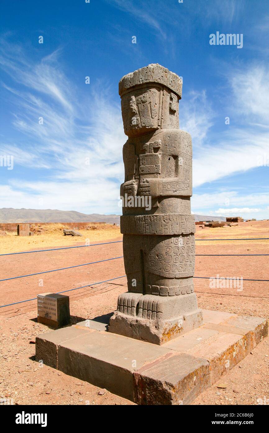 Steinfigur eines Totems in Tiwanaku (Tiahuanaco), präkolumbianische archäologische Stätte, Bolivien Stockfoto