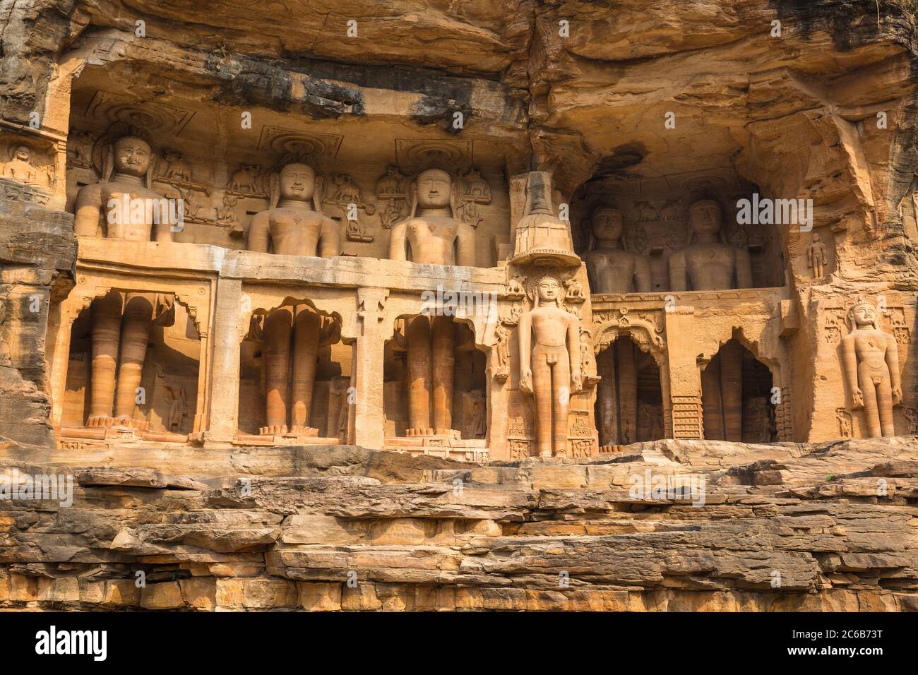 Jain Bilder in die Klippe Felsen von Gwalior Fort geschnitten, Gwalior, Madhya Pradesh, Indien, Asien Stockfoto