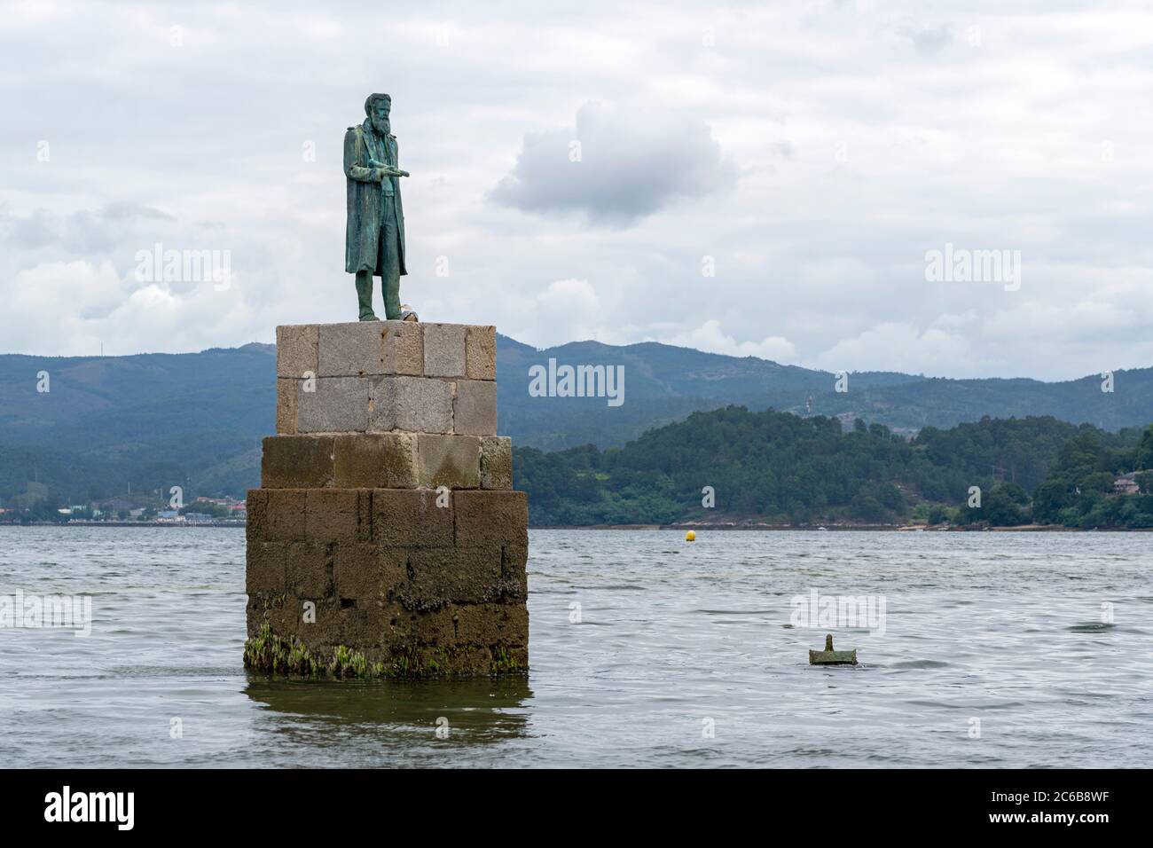 Kapitän Nemo Bronzestatue auf See in Redondela, Pontevedra, Galicien, Spanien, Europa Stockfoto