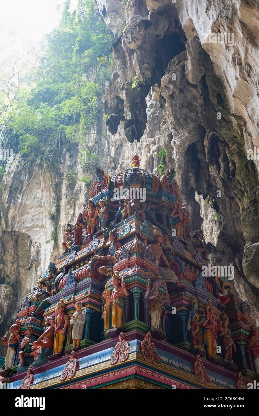 Ein Hindu-Schrein in den Batu-Höhlen, in der Nähe von Kuala Lumpur, Malaysia, Südostasien, Asien Stockfoto