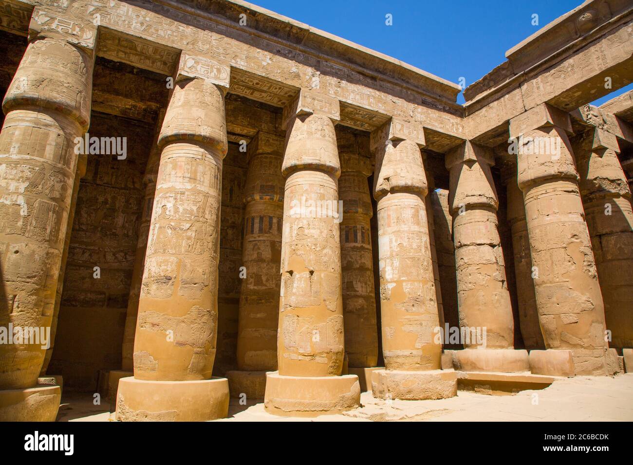 Säulen, Tempel von Khonsu, Karnak-Tempelkomplex, UNESCO-Weltkulturerbe, Luxor, Theben, Ägypten, Nordafrika, Afrika Stockfoto