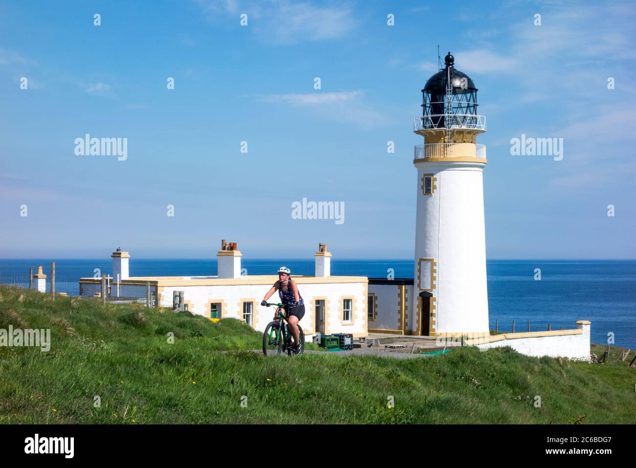 Radler am Tiumpan Head Lighthouse, Portvoller, Isle of Lewis, Western Isle, Äußere Hebriden, Schottland, Großbritannien Stockfoto