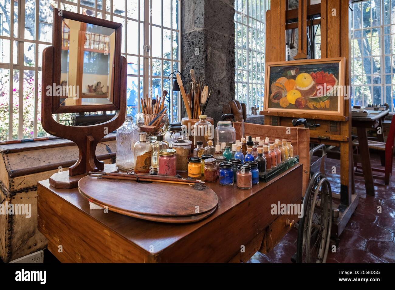 Frida Kahlo Malutensilien im Frida Kahlo Museum in Coyoacan in Mexiko-Stadt Stockfoto
