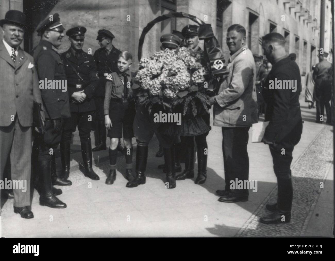 Zu Hitlers Geburtstag fotografiert Heinrich Hoffmann 1934 Adolf Hitlers offiziellen Fotografen 