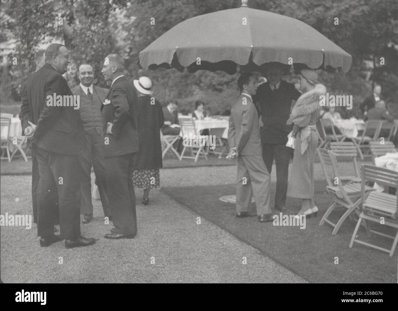 Gartenparty bei Dr. Goebbels Heinrich Hoffmann fotografiert 1934 Adolf Hitlers offizieller Fotograf und ein Nazi-Politiker und Verleger, der Mitglied des intimen Hitlerkreises war. Stockfoto