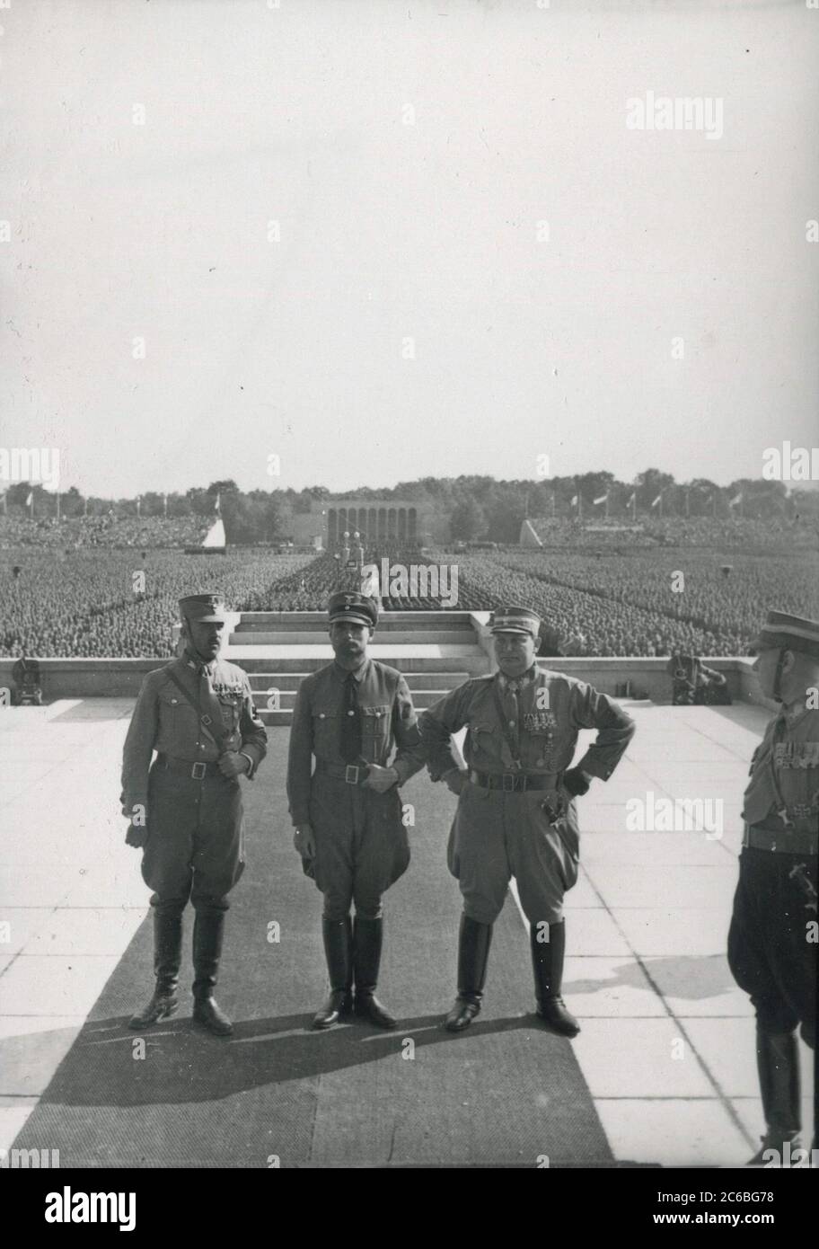 Supreme SA - Führer Pepper, Rudolf Hess, Göring auf dem NSDAP-Kongress in Nürnberg Heinrich Hoffmann Fotografien 1934 Adolf Hitlers offizieller Fotograf und Nazi-Politiker und Verleger, der Mitglied des intime Zirkels Hitlers war. Stockfoto