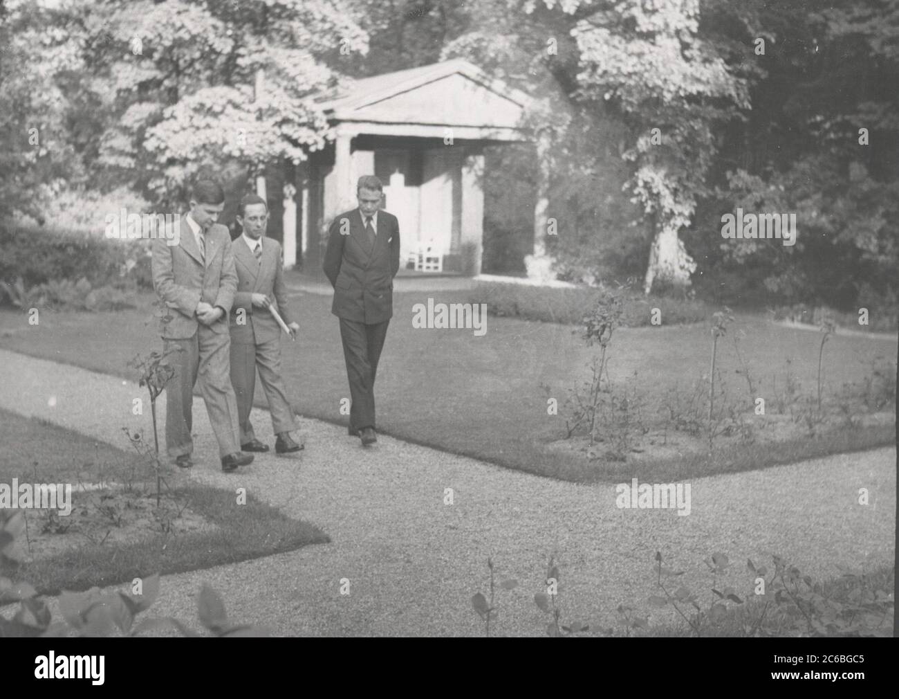 Gartenparty bei Dr. Goebbels Heinrich Hoffmann fotografiert 1934 Adolf Hitlers offizieller Fotograf und ein Nazi-Politiker und Verleger, der Mitglied des intimen Hitlerkreises war. Stockfoto