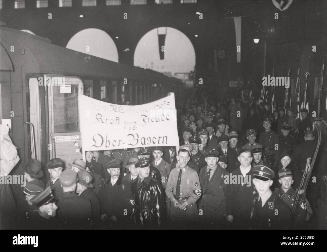 Kraft durch Freude Feiertagszug nach Bayern Heinrich Hoffmann fotografiert 1934 Adolf Hitlers offizieller Fotograf und ein Nazi-Politiker und Verleger, der Mitglied des intime Kreises Hitlers war. Stockfoto