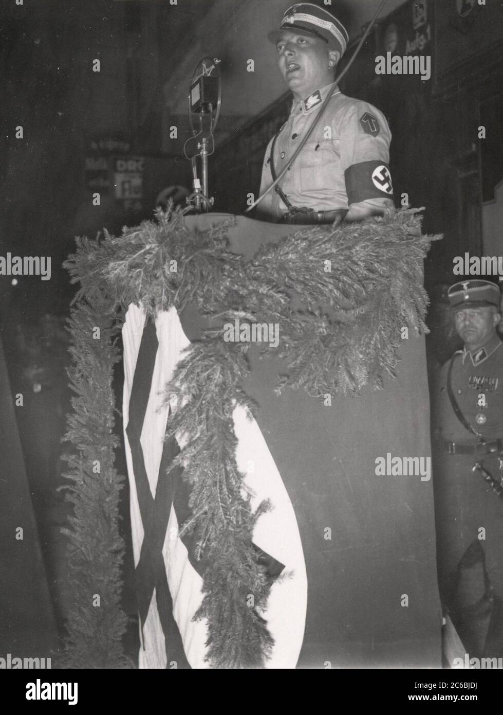 Grundsteinlegung durch Rudolf Hess - Kundgebung und Fahnenweihe in Frankfurt / oder Heinrich Hoffmann Fotografien 1934 Adolf Hitlers offizieller Fotograf und Nazi-Politiker und Verleger, der Mitglied des intime Hitlerkreises war. Stockfoto