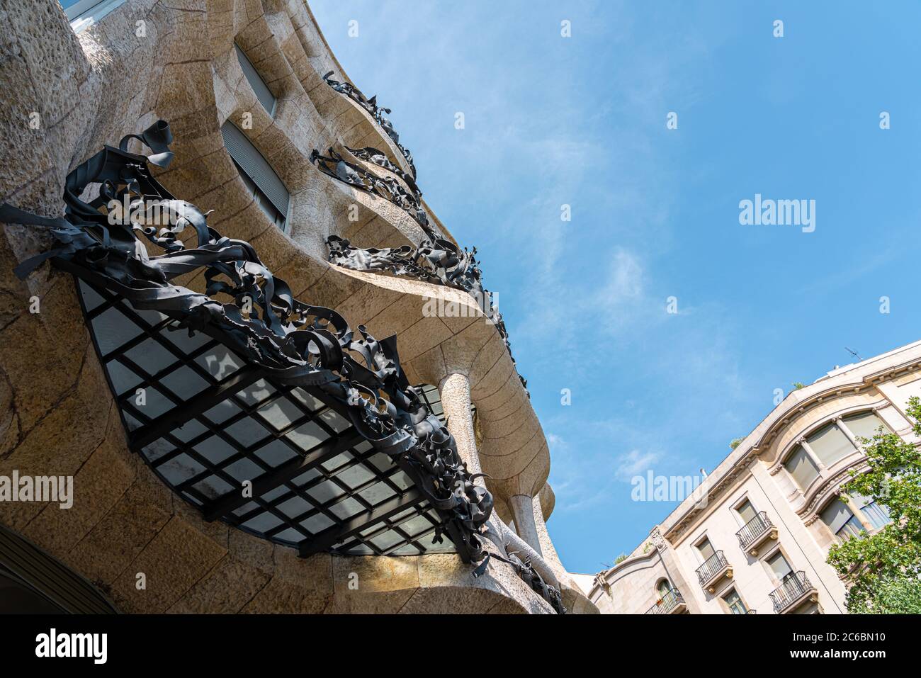 BARCELONA, Spanien - 5. August 2016: Casa Mila oder La Pedrera ist eine modernistische Gebäude in Barcelona und war die letzte private Residenz entworfen von archit Stockfoto