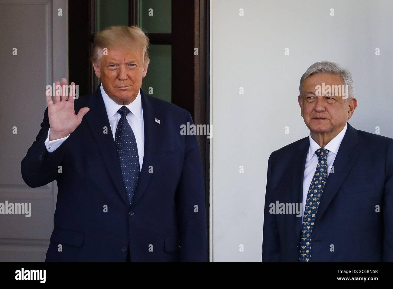 Washington, Usa. Juli 2020. Präsident Donald Trump begrüßt Mexikos Präsidenten Andres Manuel Lopez Obrador am Mittwoch, den 8. Juli 2020, im Weißen Haus in Washington, DC, USA. Kredit: UPI/Alamy Live Nachrichten Stockfoto