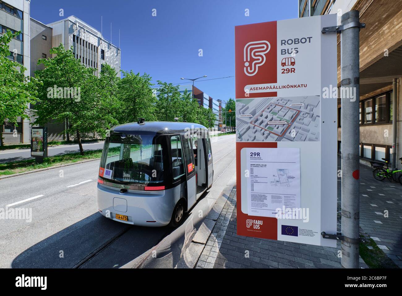 Helsinki, Finnland - 12. Juni 2020: Das FABULOS-Projekt - Testen von selbstfahrenden Bussen in der Stadtstraße im Stadtteil Pasila. Stockfoto