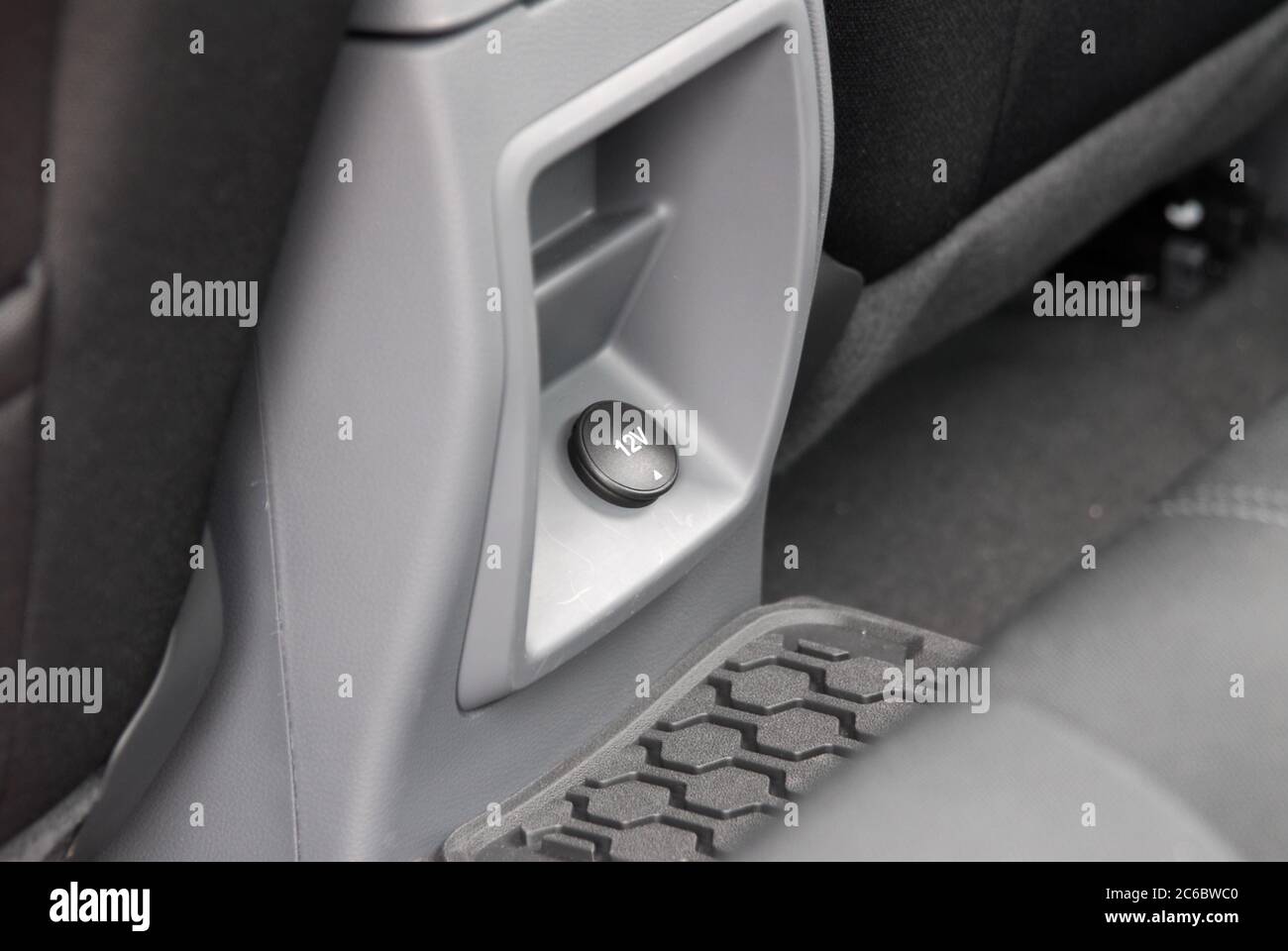 Steckdose und usb-Anschluss im Auto Stockfotografie - Alamy