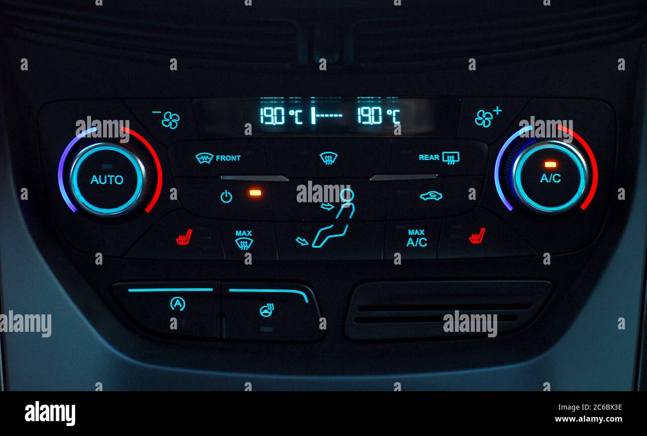 Netzscheibe der Klimaanlage im Auto Stockfotografie - Alamy