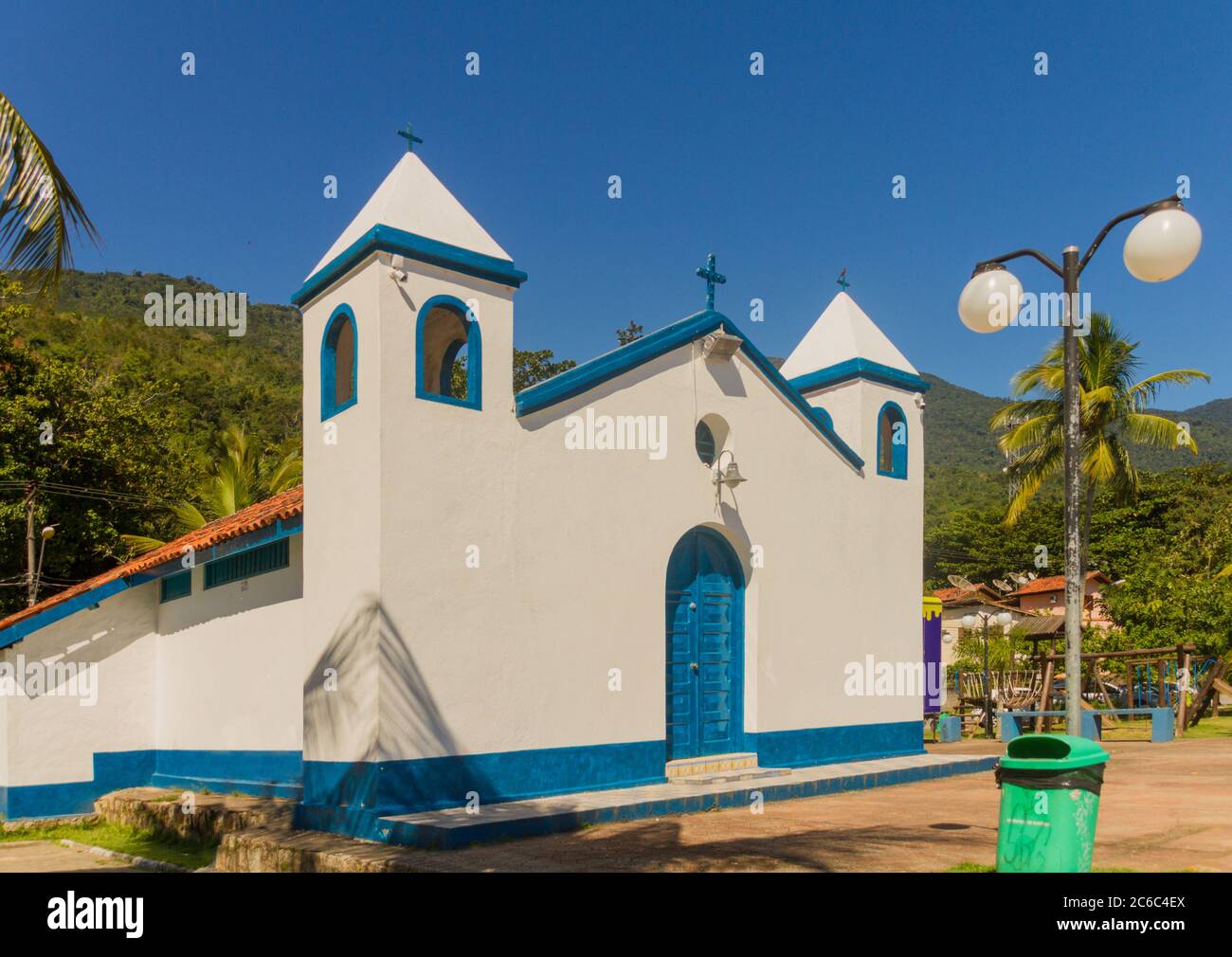 Alte Kapelle des heiligen Benedikt in Ilhabela, Brasilien Stockfoto